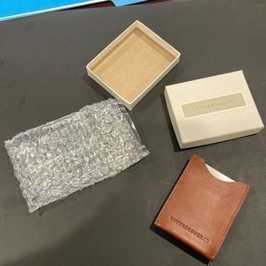 Leather magnet hold money clip